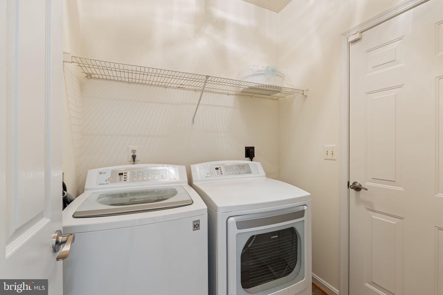2372 Albany Way photo 16