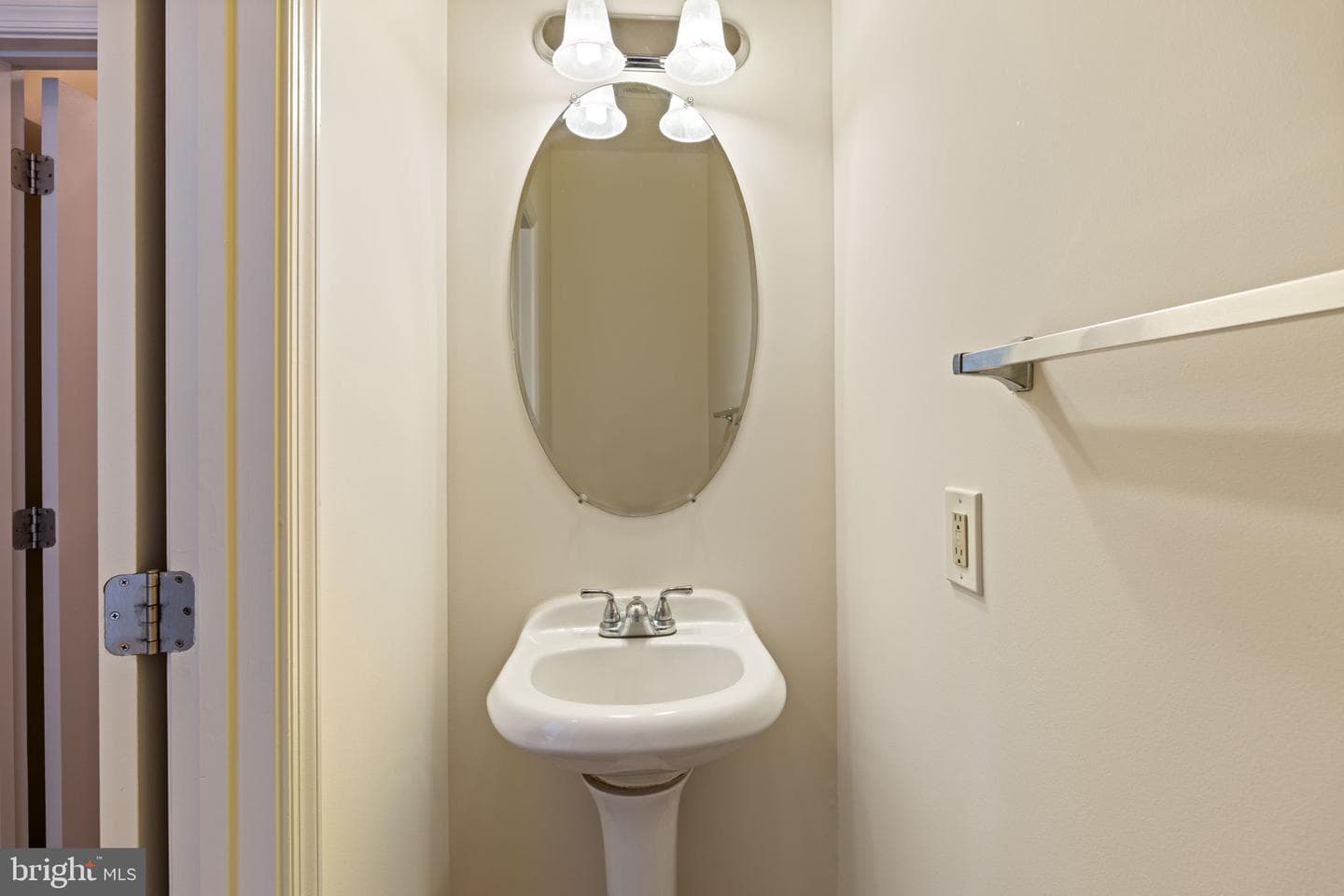 2372 Albany Way photo 17