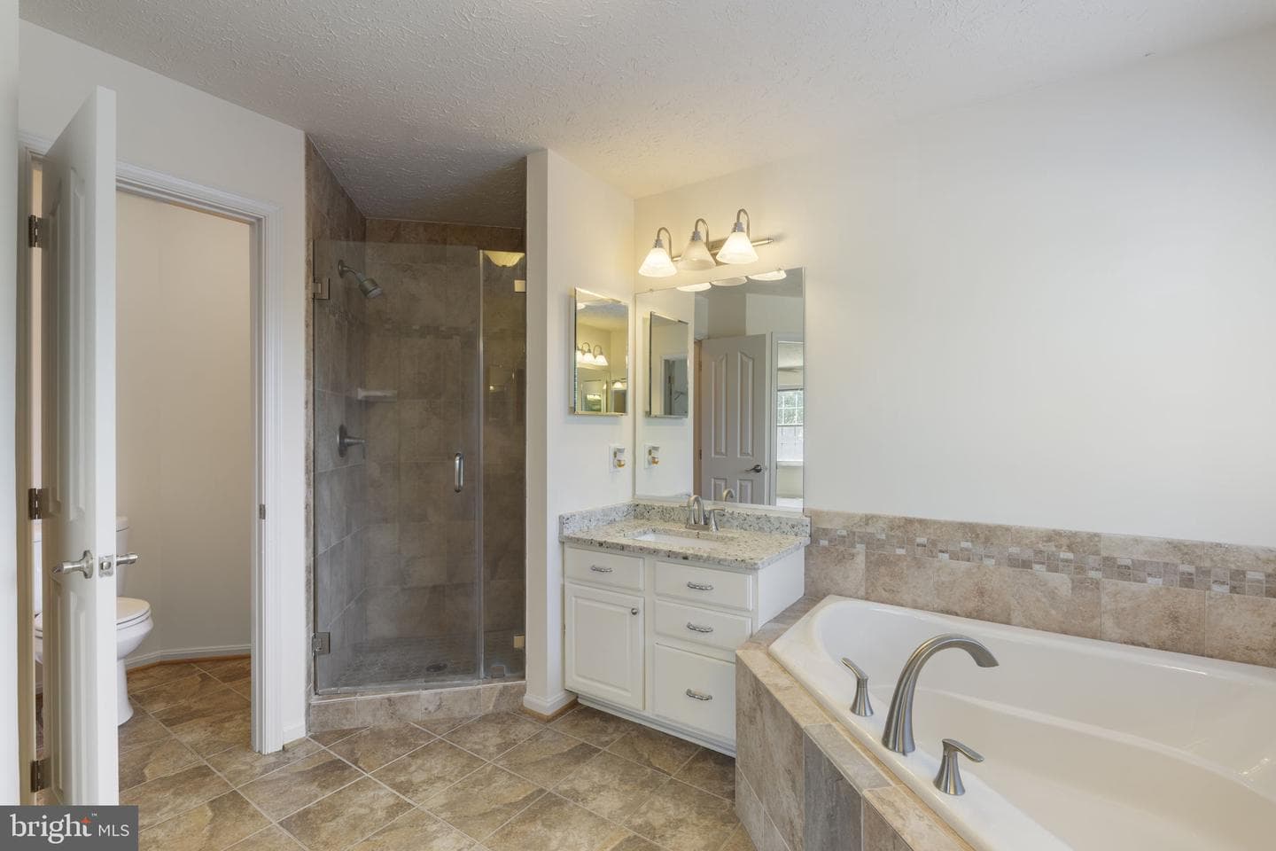 2372 Albany Way photo 25