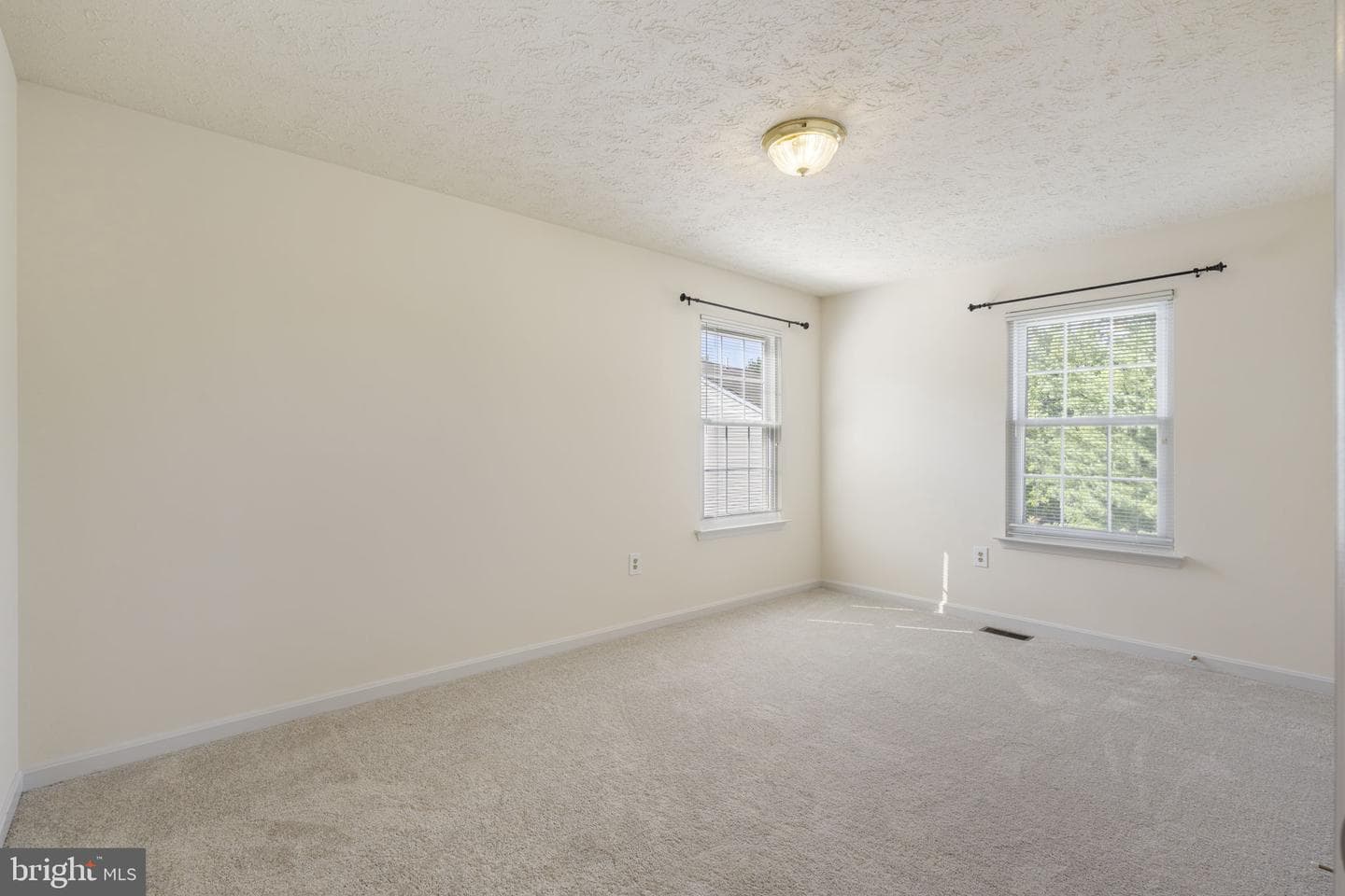 2372 Albany Way photo 29