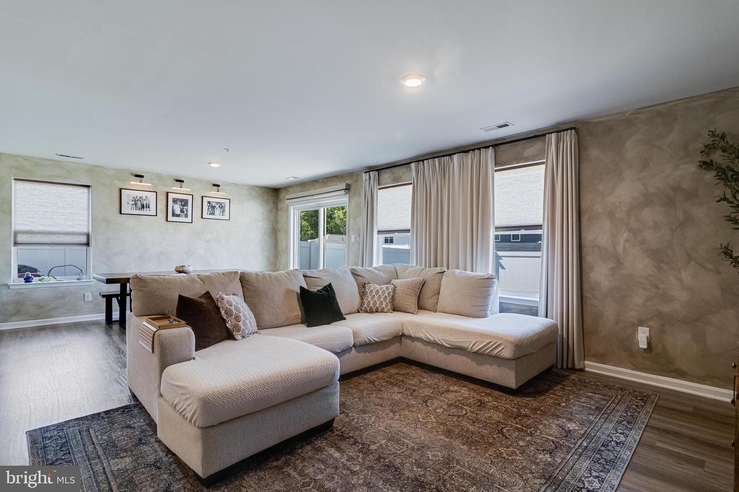 421 Mossy Grove Ln photo 8