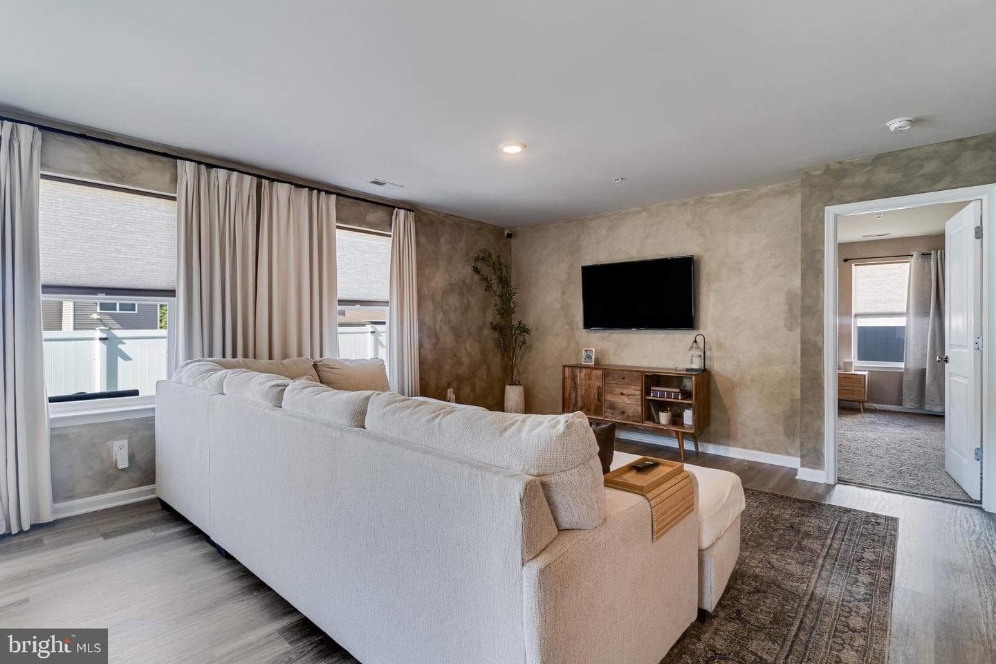 421 Mossy Grove Ln photo 9