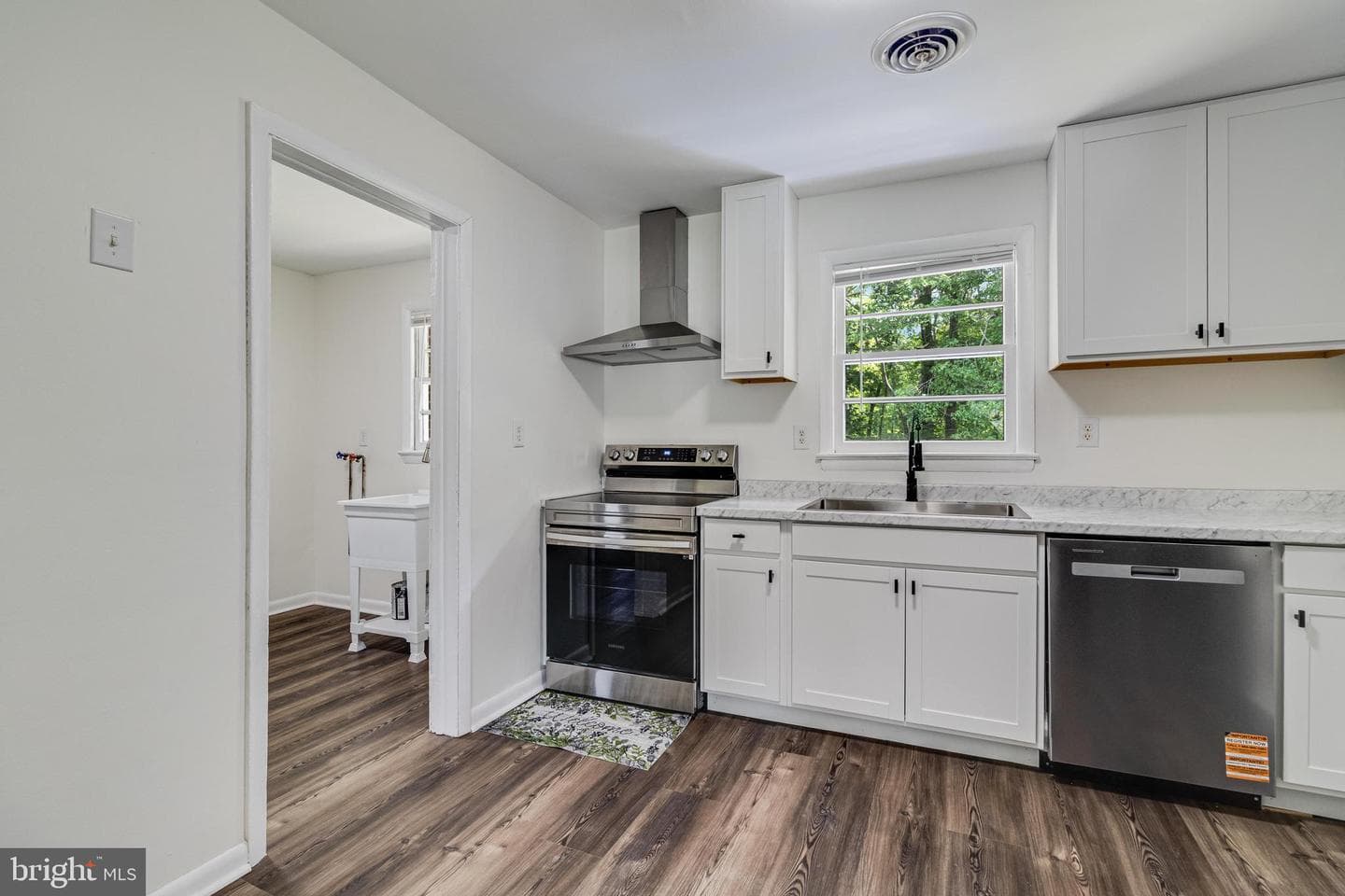 112 Bertha Circle photo 5