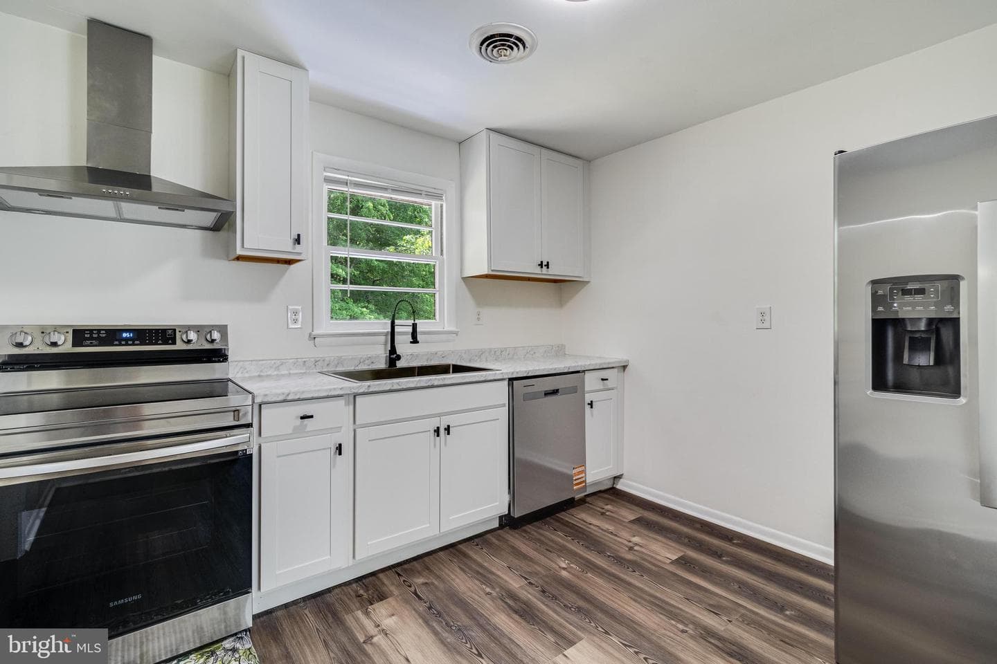 112 Bertha Circle photo 6
