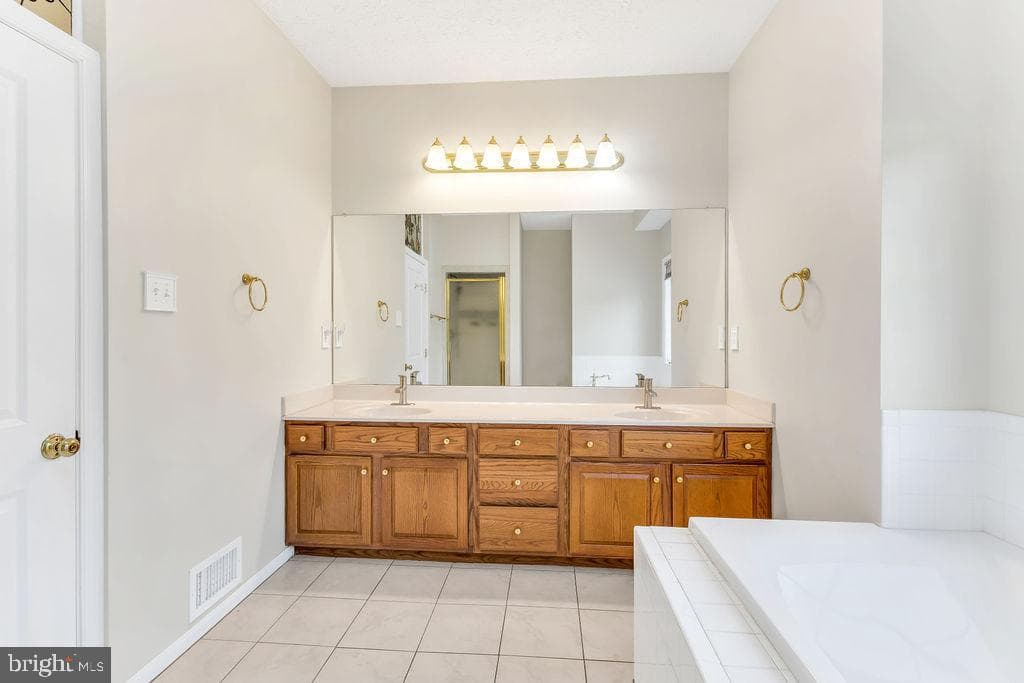 13100 Hillmeade Court photo 21