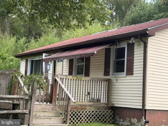 1560 Chester Avenue photo 2