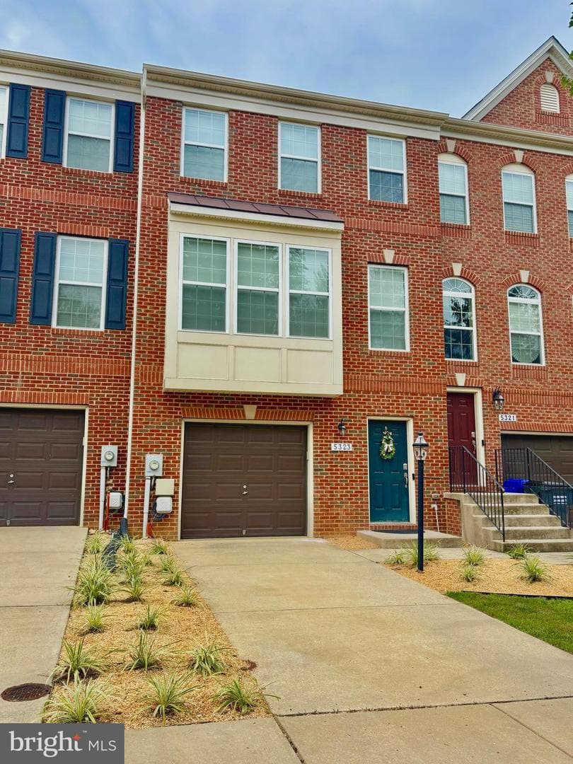5323 Rockingham Place photo 1