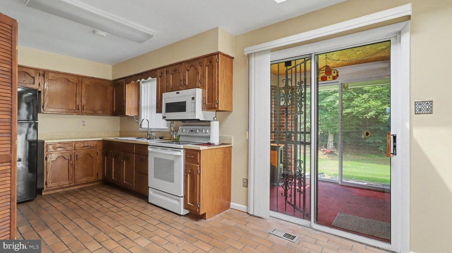 6875 Myers Drive photo 6