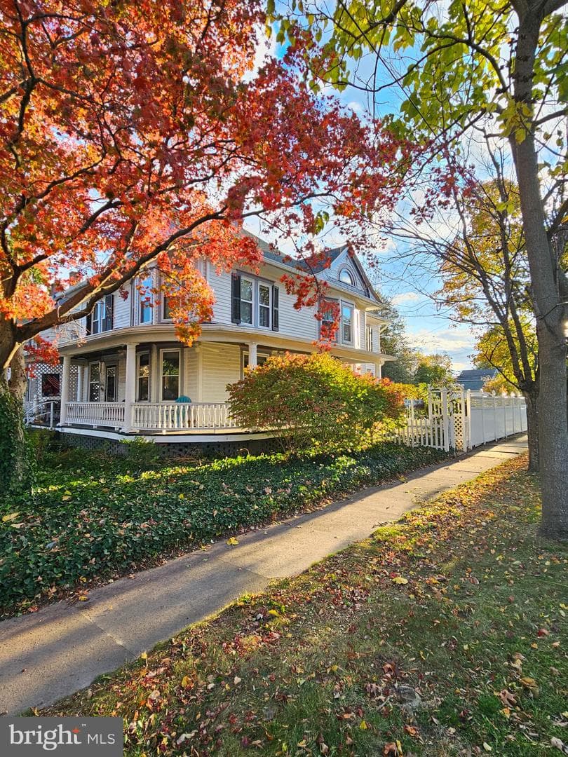 201 Central Avenue photo 3