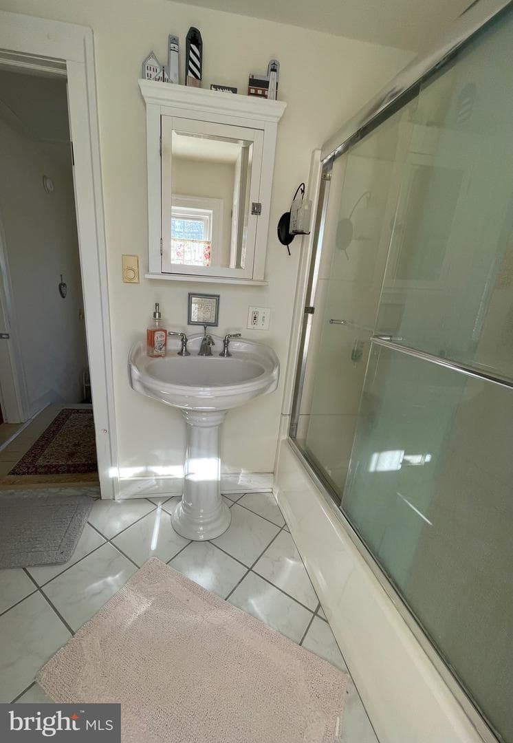 123 Bloomingdale Avenue photo 11
