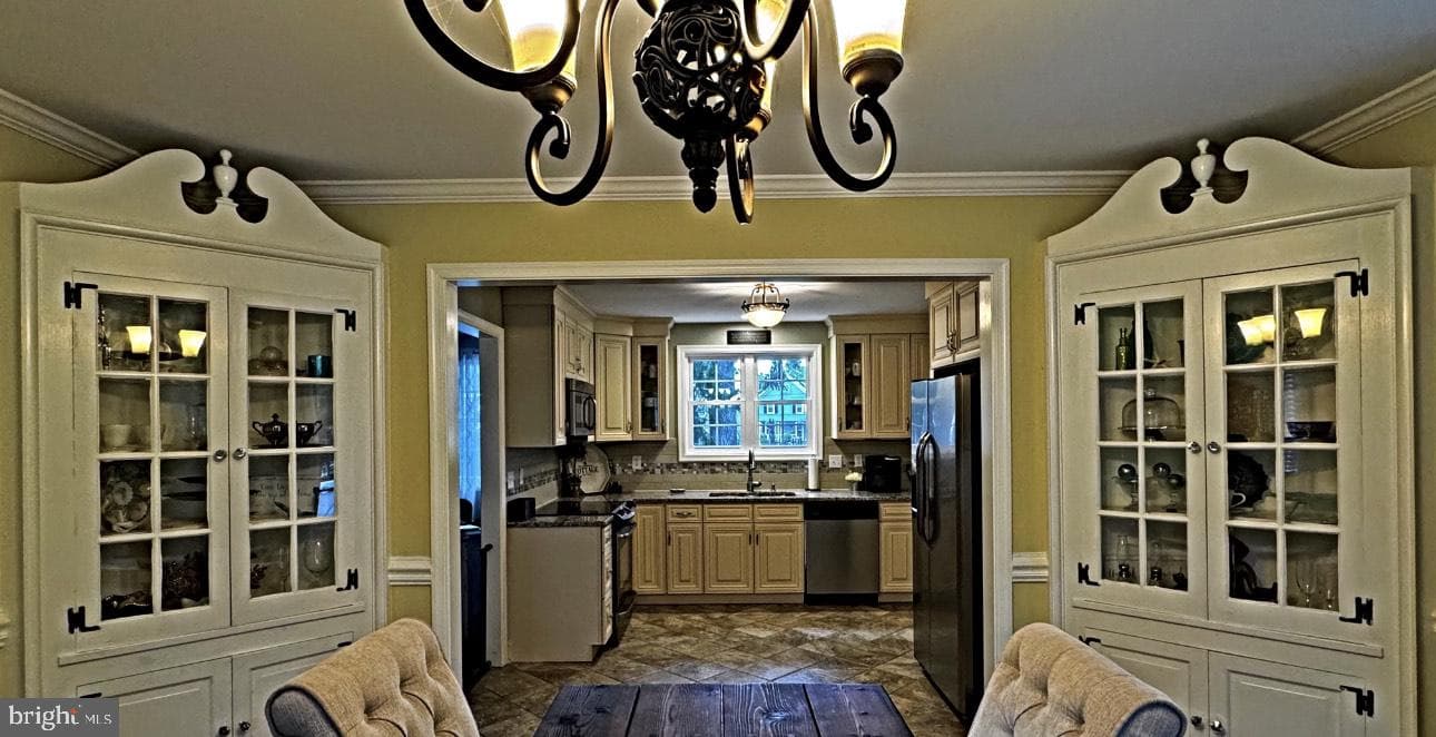 107 Ellerslie Court photo 2