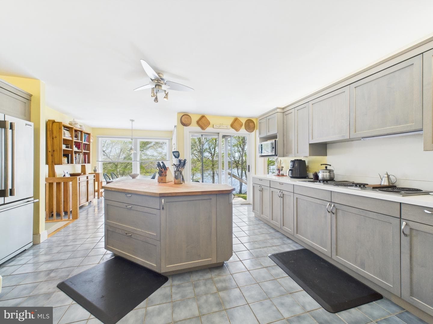 8816 Dorothy Lane photo 13