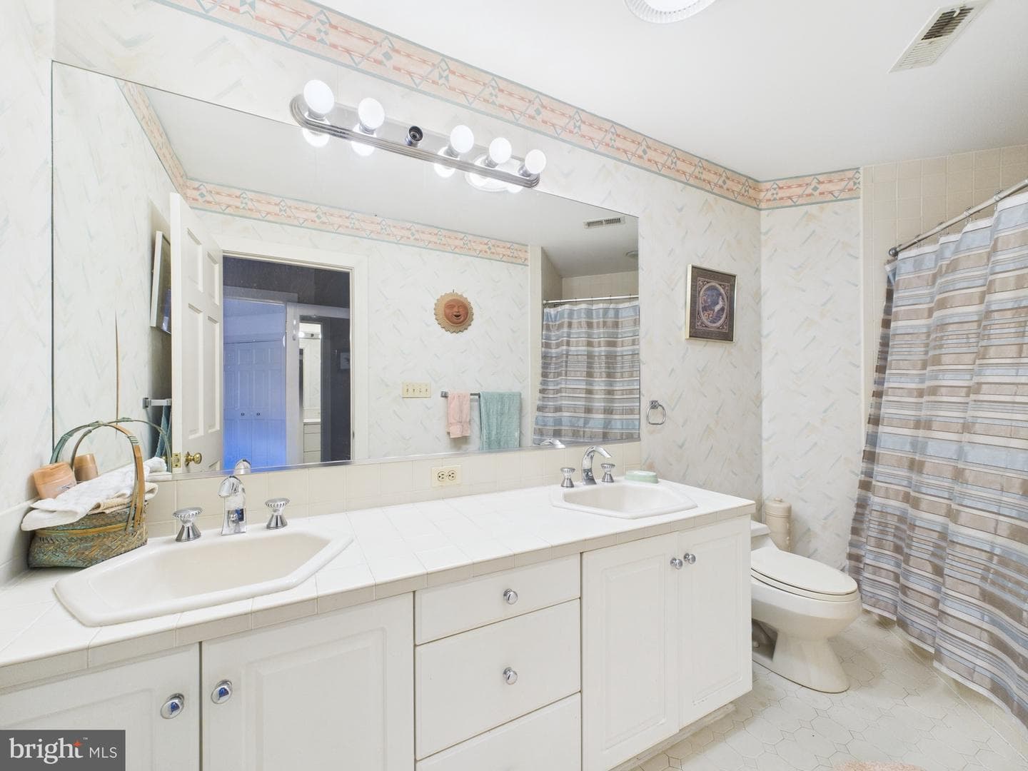 8816 Dorothy Lane photo 46