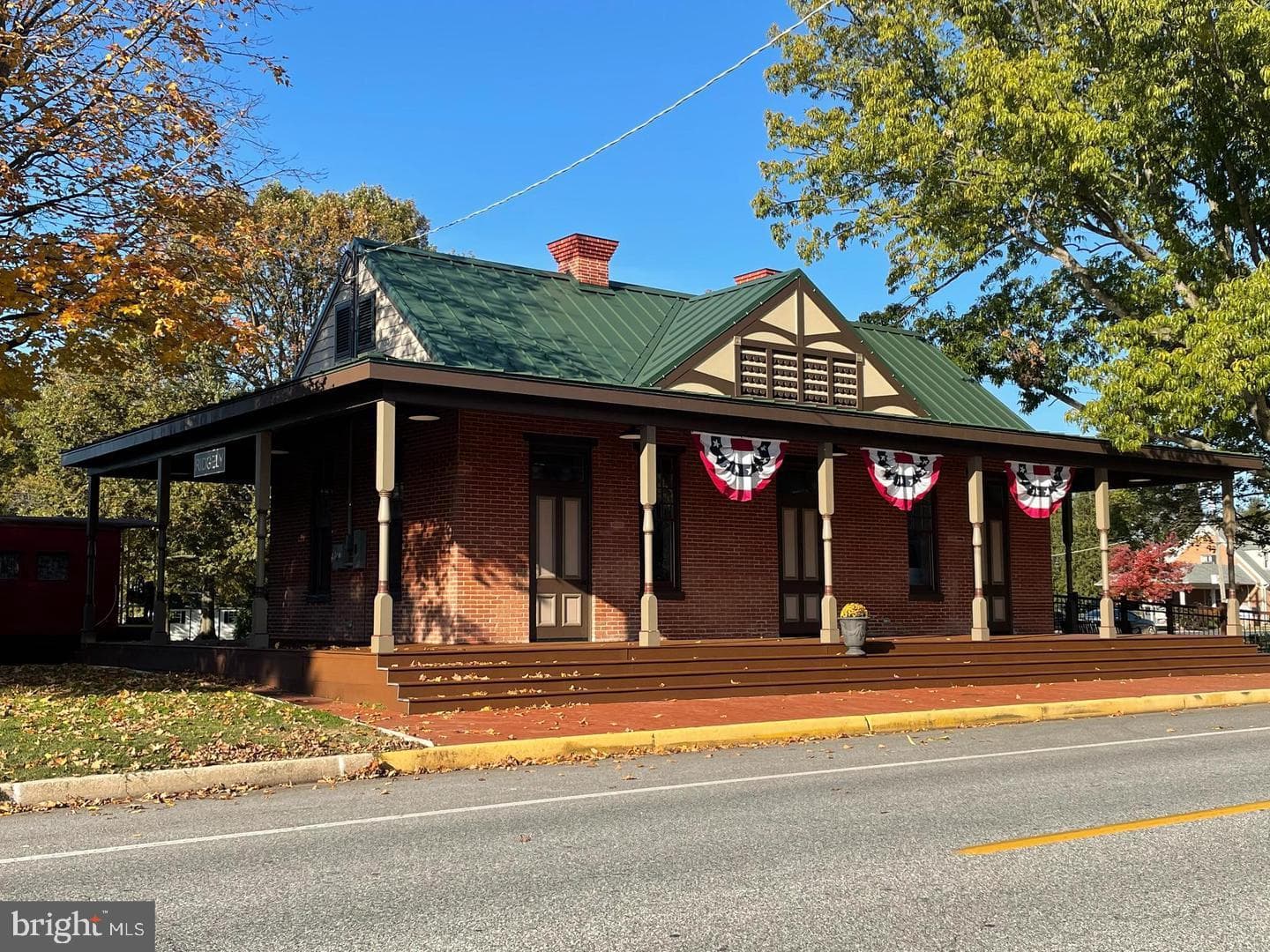 8 W Liberty Street photo 47