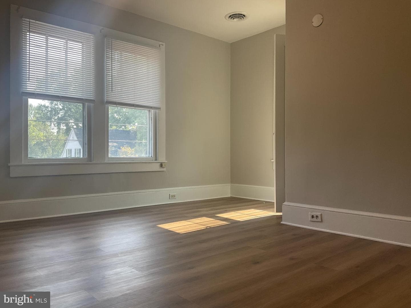 317 Central Avenue W photo 11