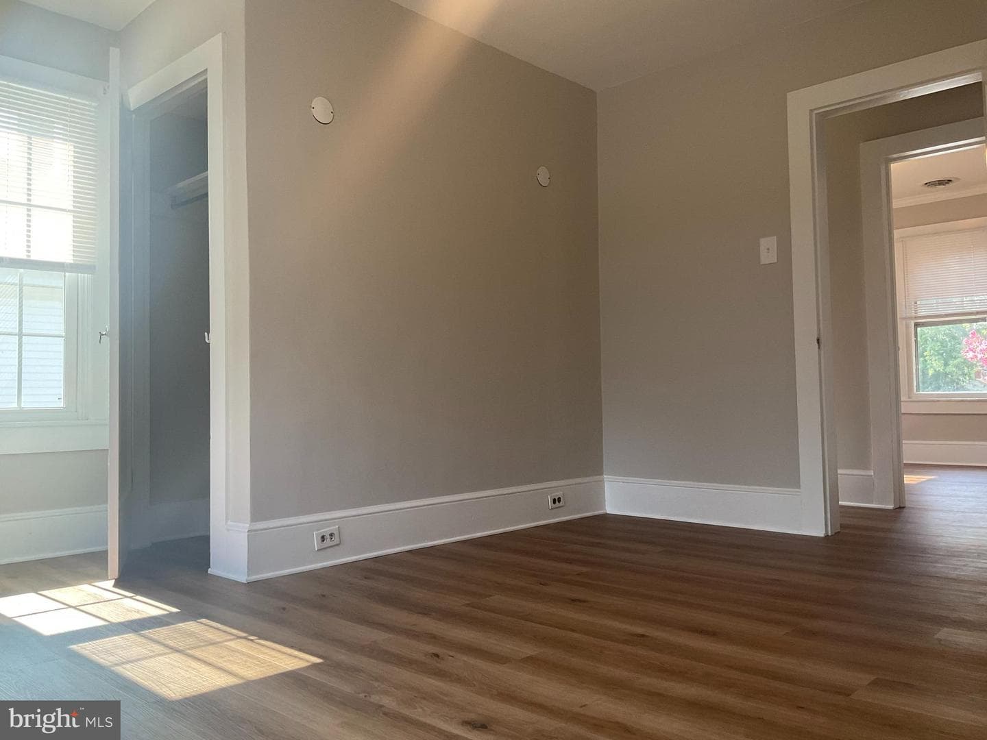 317 Central Avenue W photo 12