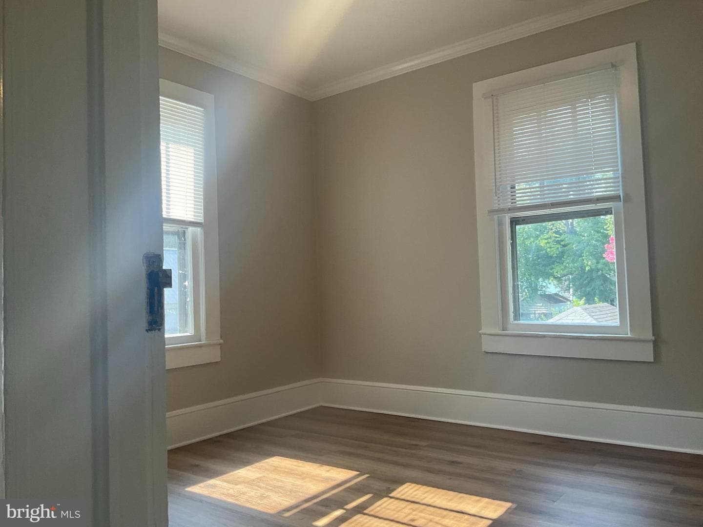 317 Central Avenue W photo 13