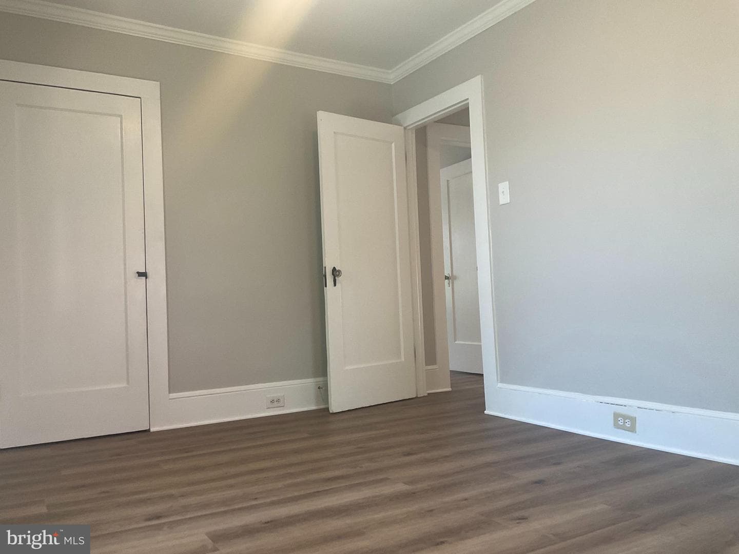 317 Central Avenue W photo 18