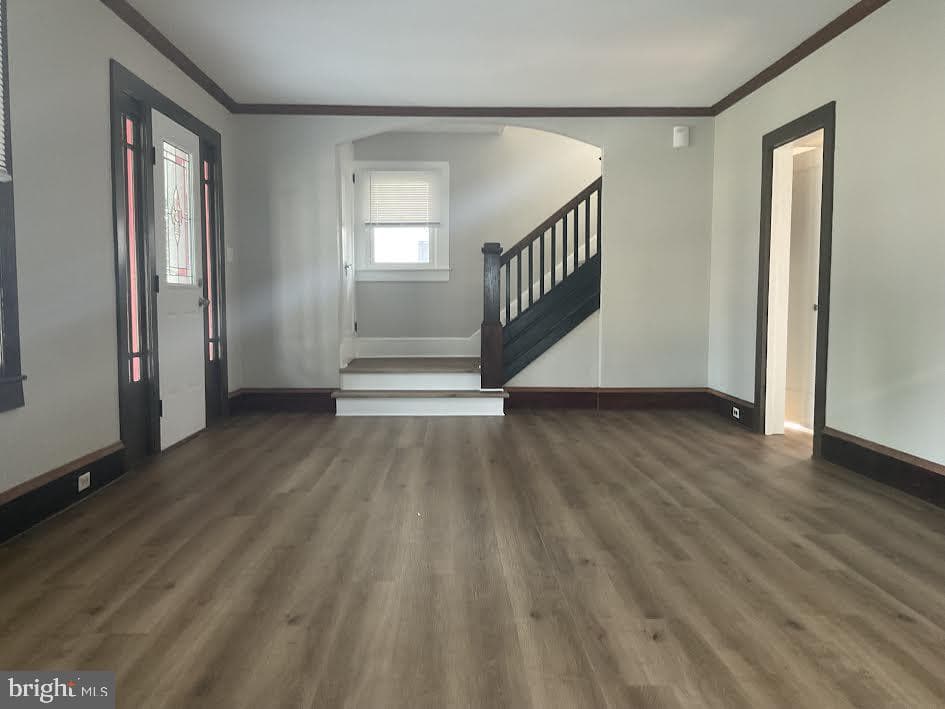 317 Central Avenue W photo 3