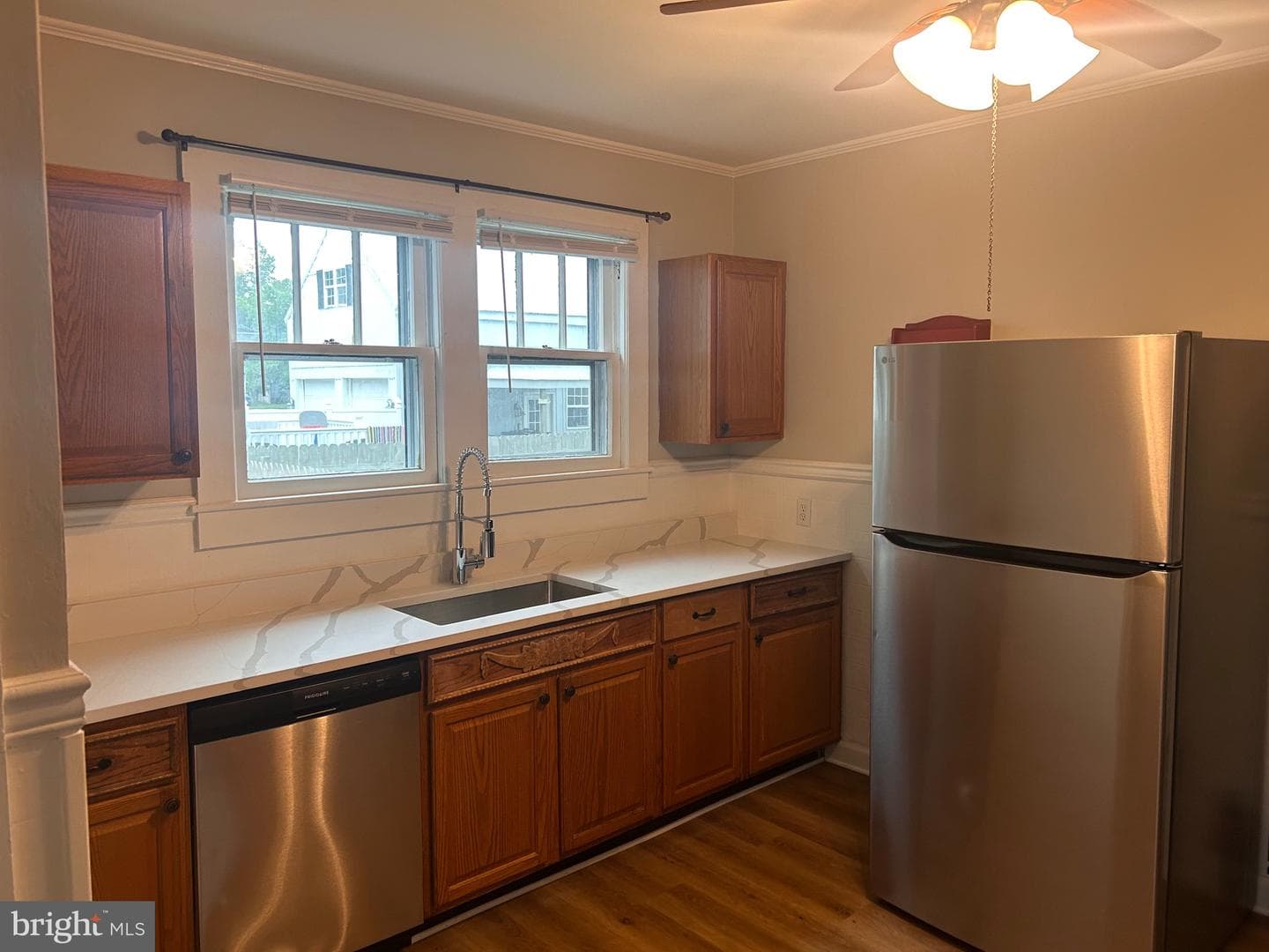317 Central Avenue W photo 4