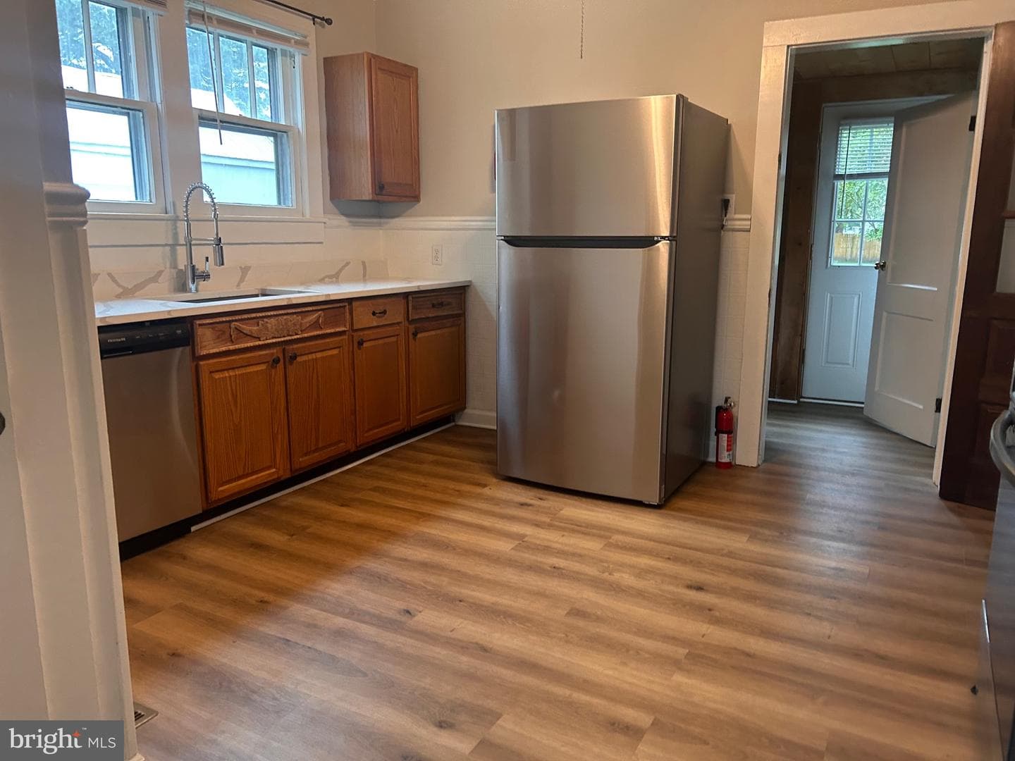 317 Central Avenue W photo 6