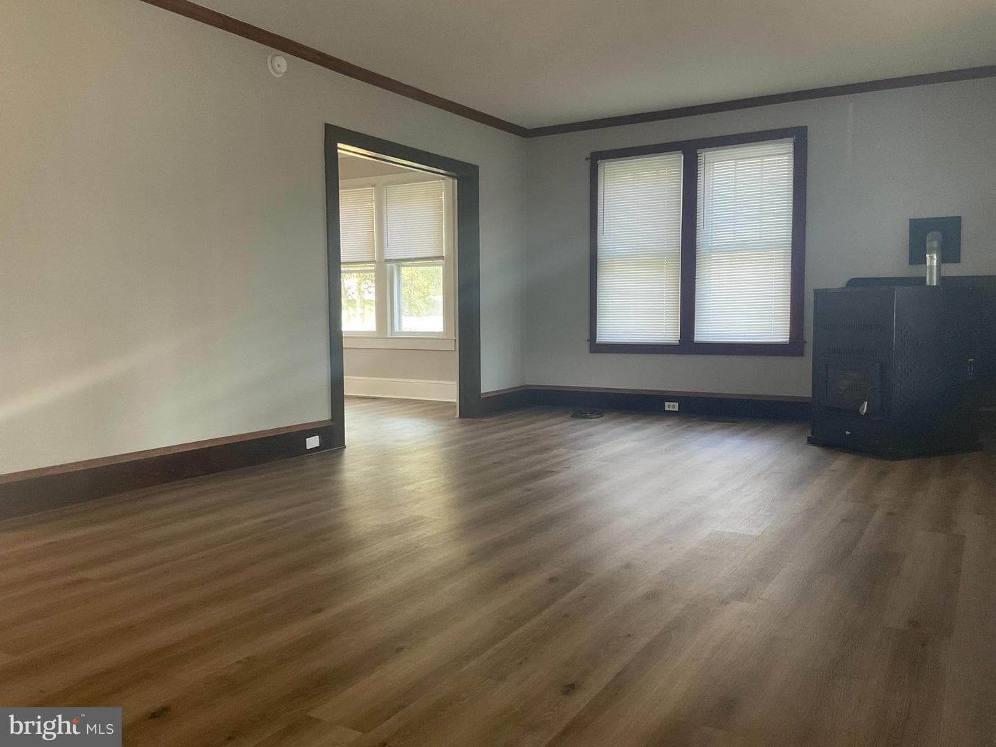 317 Central Avenue W photo 8