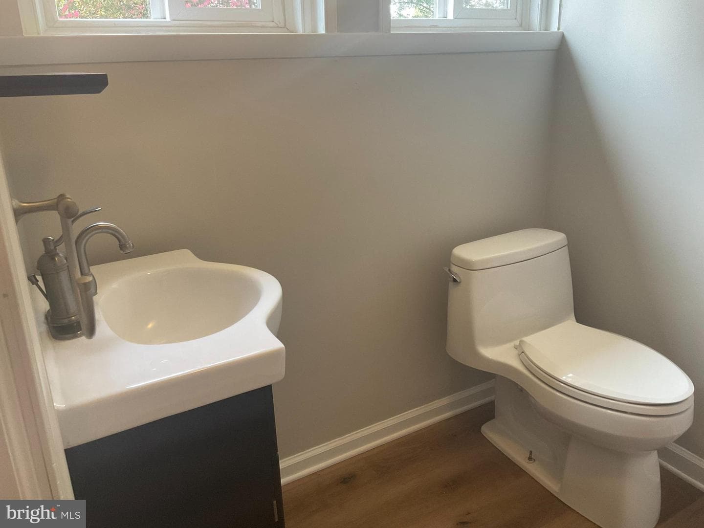 317 Central Avenue W photo 9
