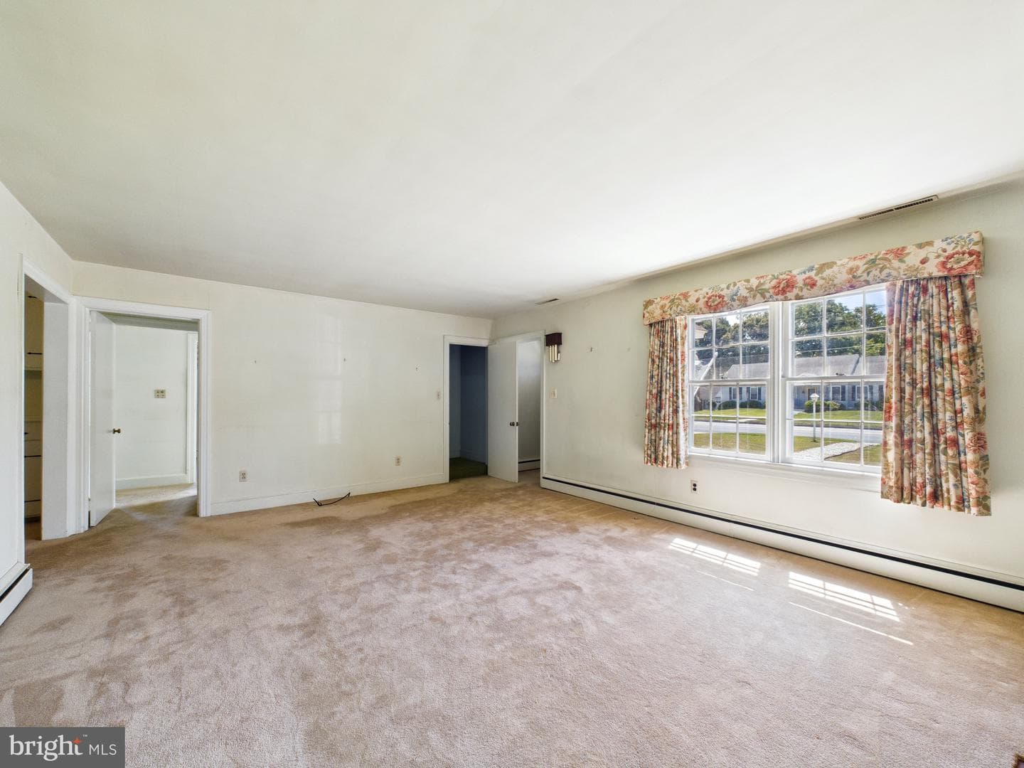 207 Bloomingdale Avenue photo 3