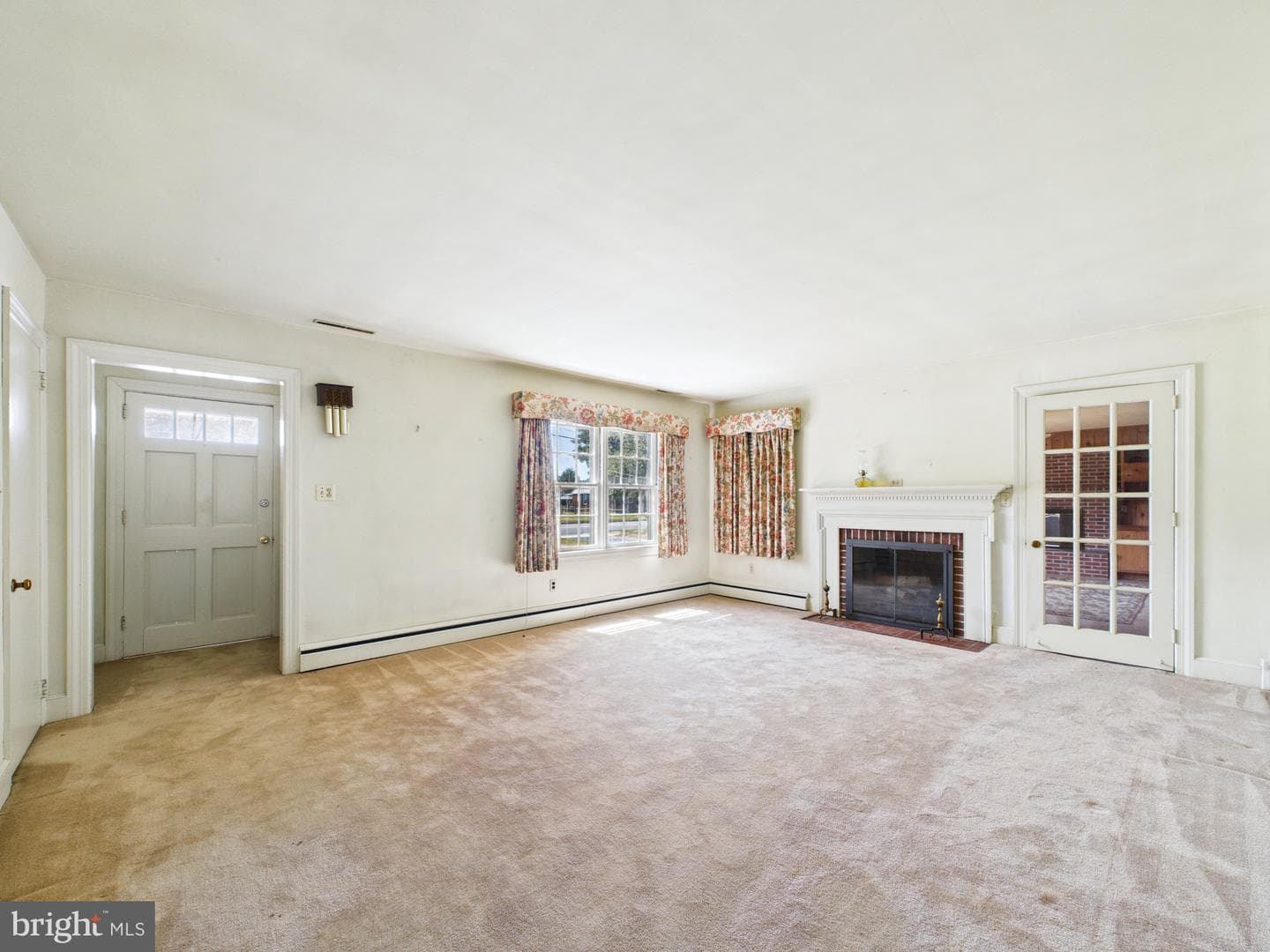 207 Bloomingdale Avenue photo 4