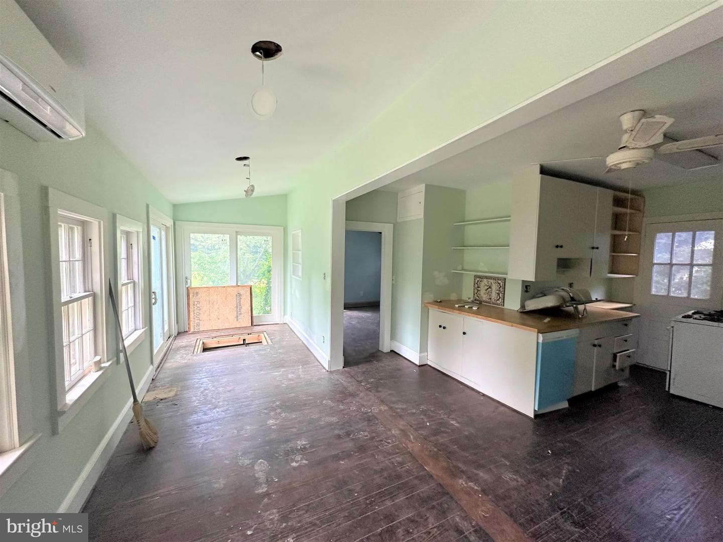 11198 Maple Avenue photo 9