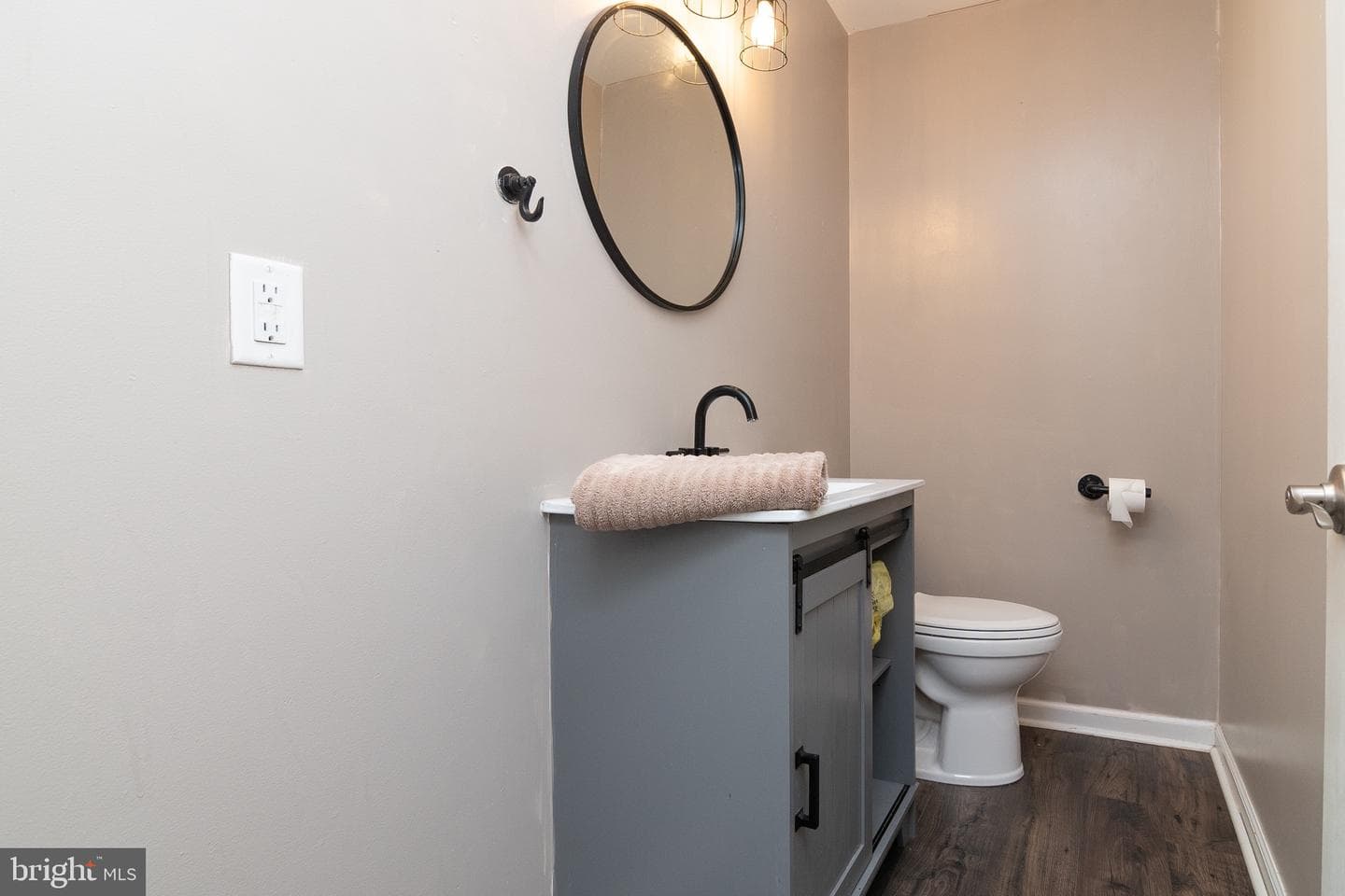 206 Charles Street photo 9
