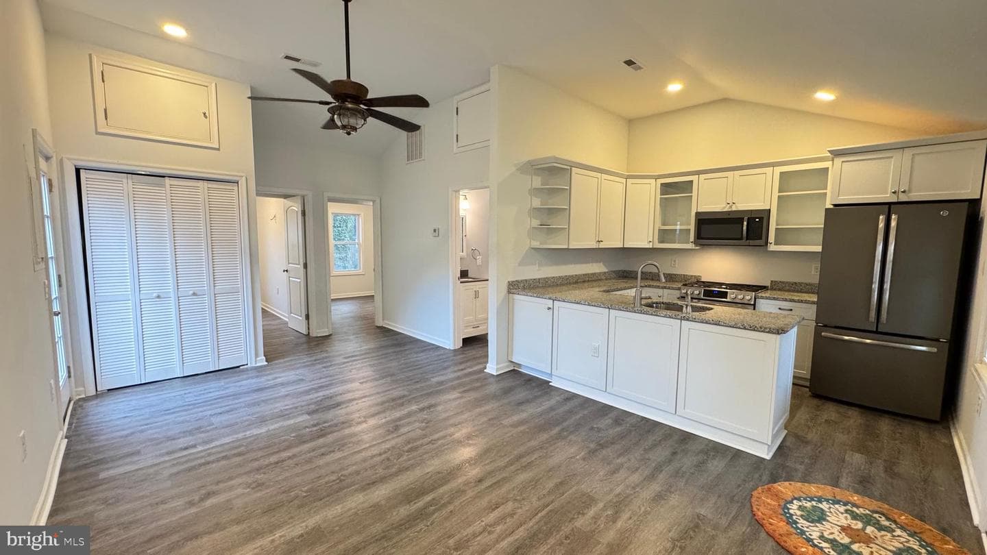 318 Carter Avenue photo 14