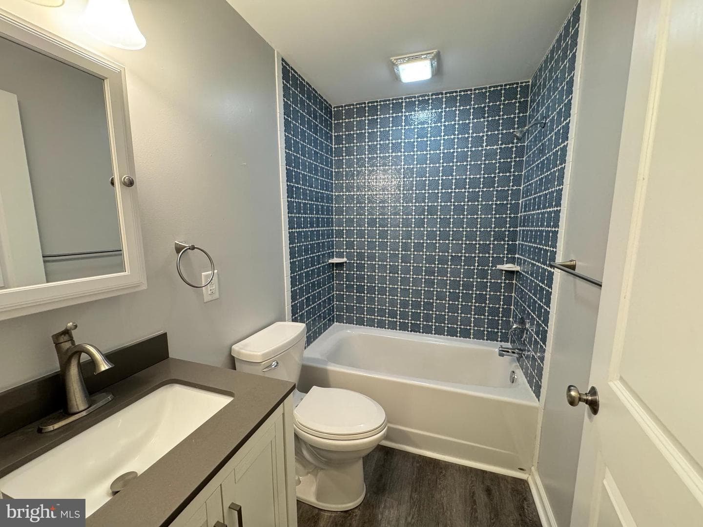 318 Carter Avenue photo 16