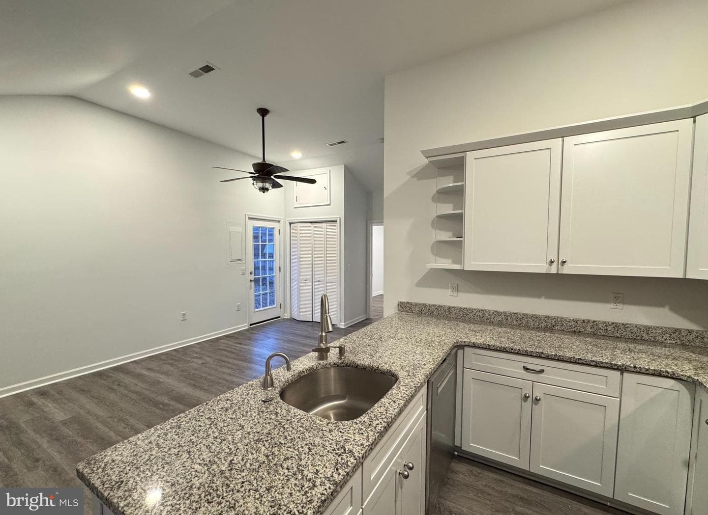 318 Carter Avenue photo 7
