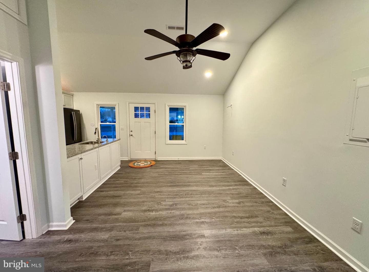 318 Carter Avenue photo 9