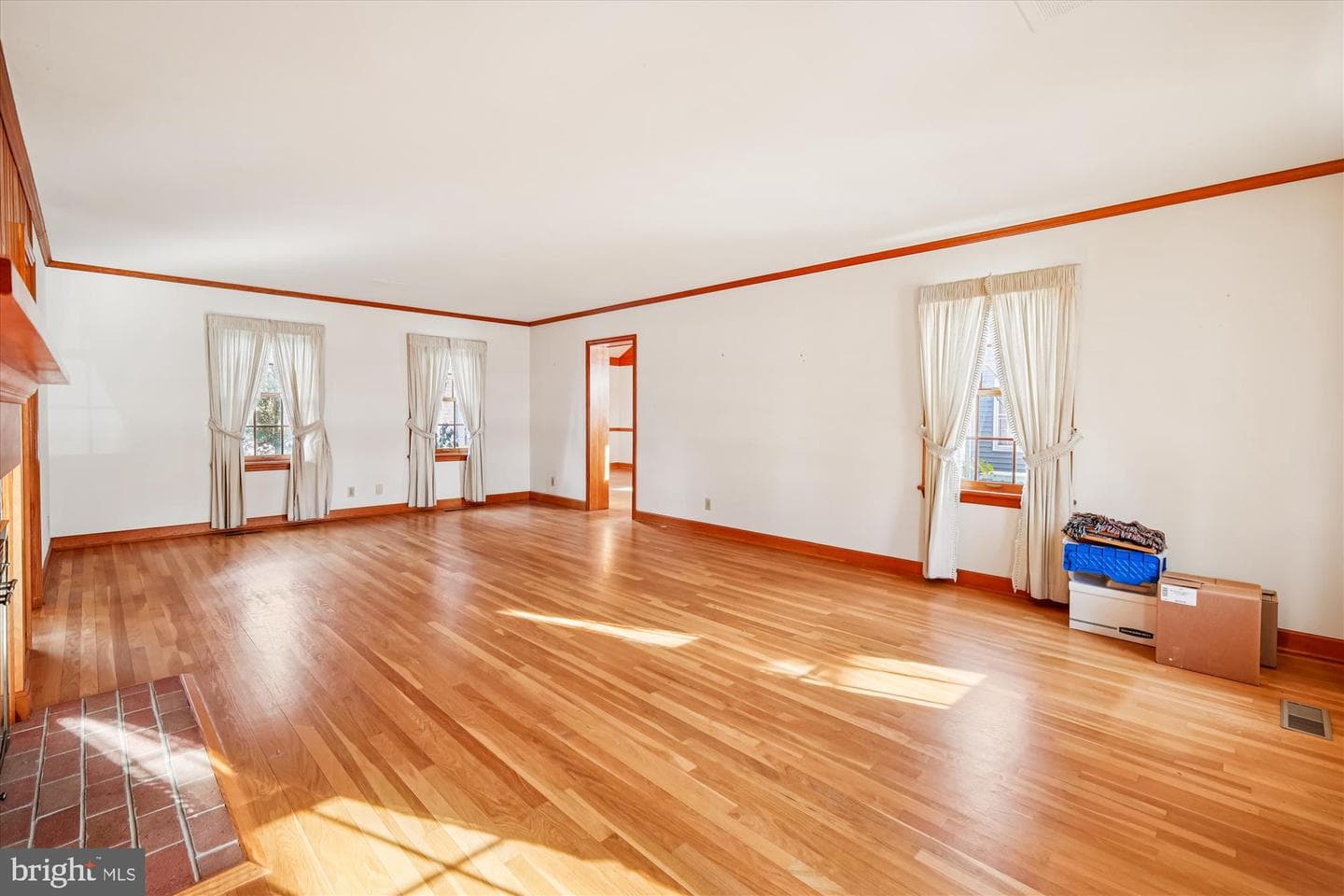 211 Bloomingdale Avenue photo 15