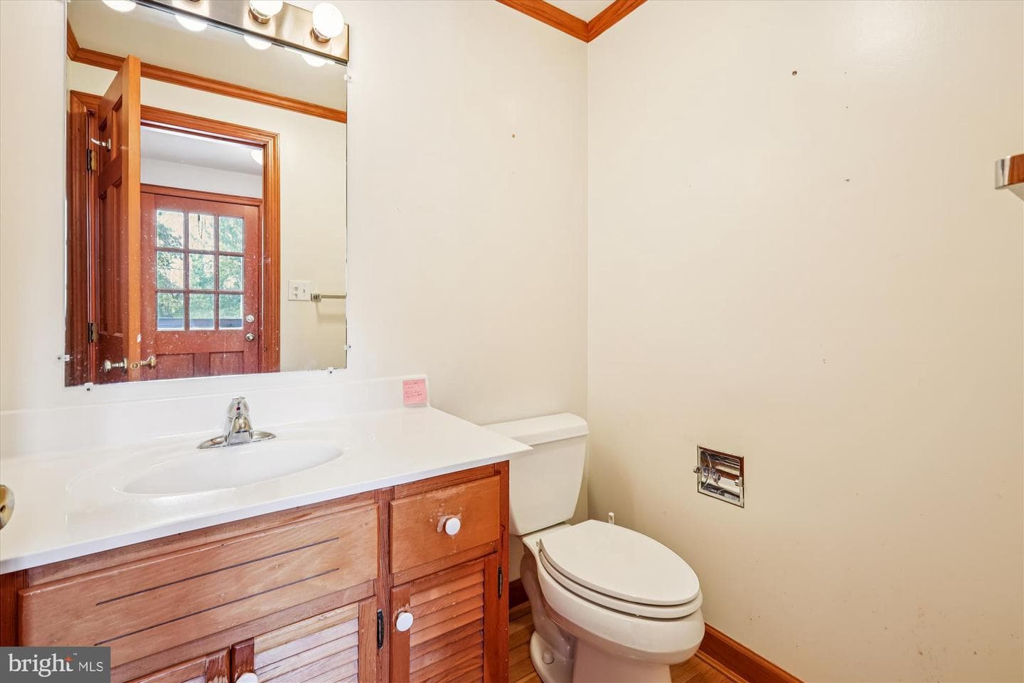 211 Bloomingdale Avenue photo 18