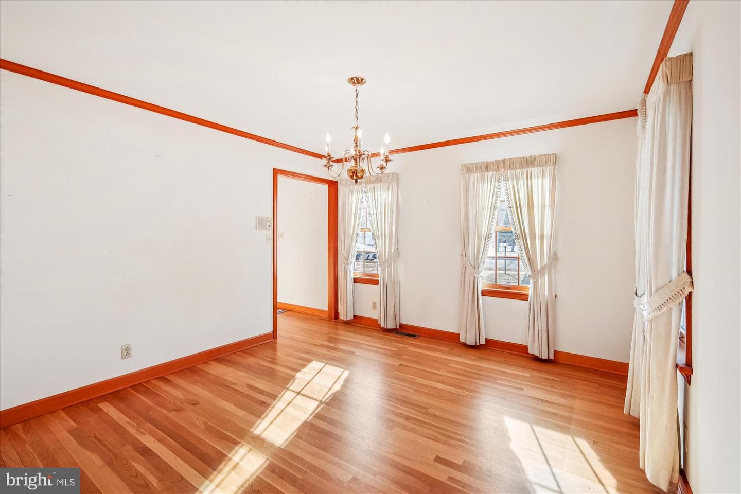 211 Bloomingdale Avenue photo 7