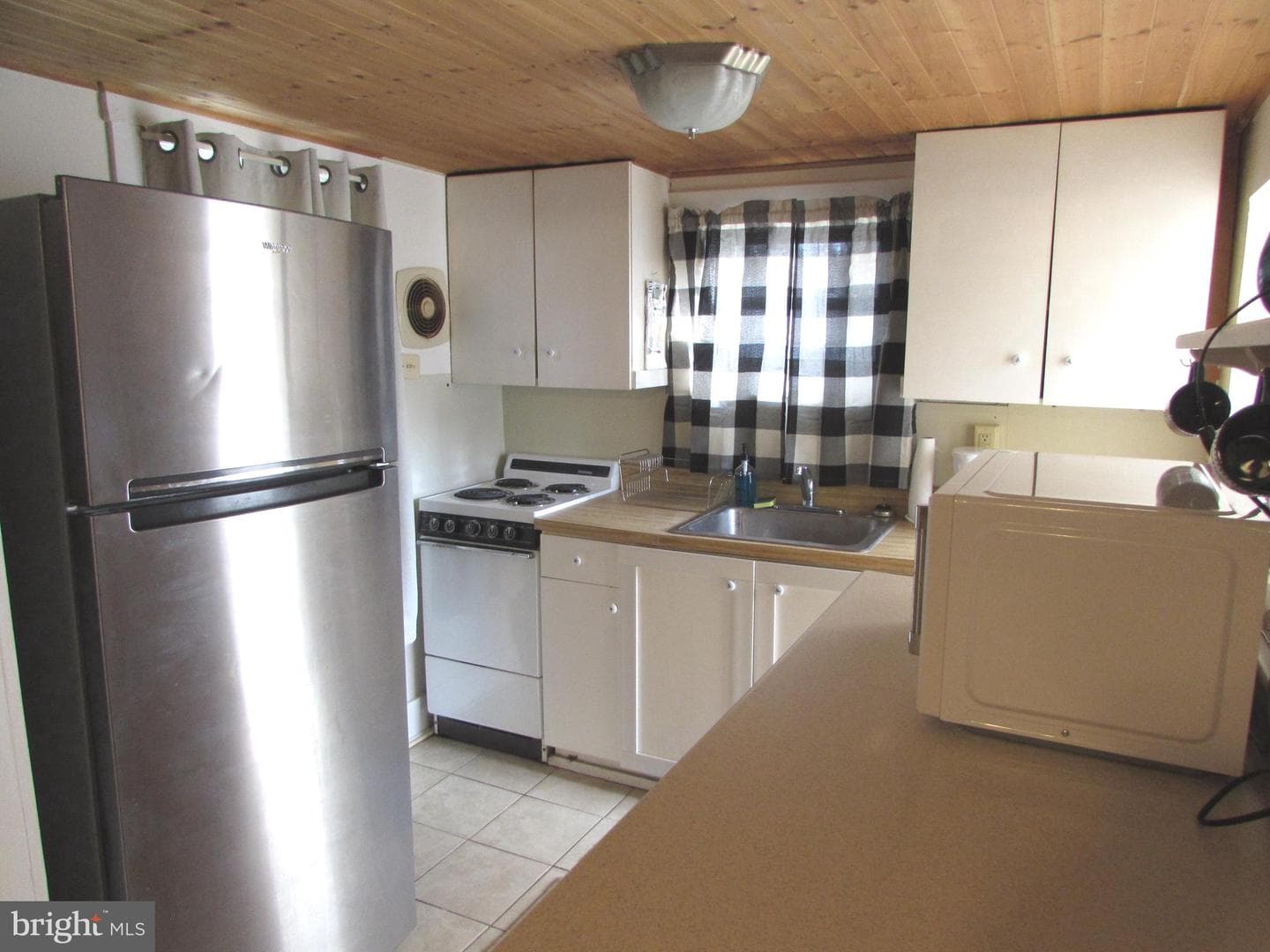 305 S Maple Avenue photo 5