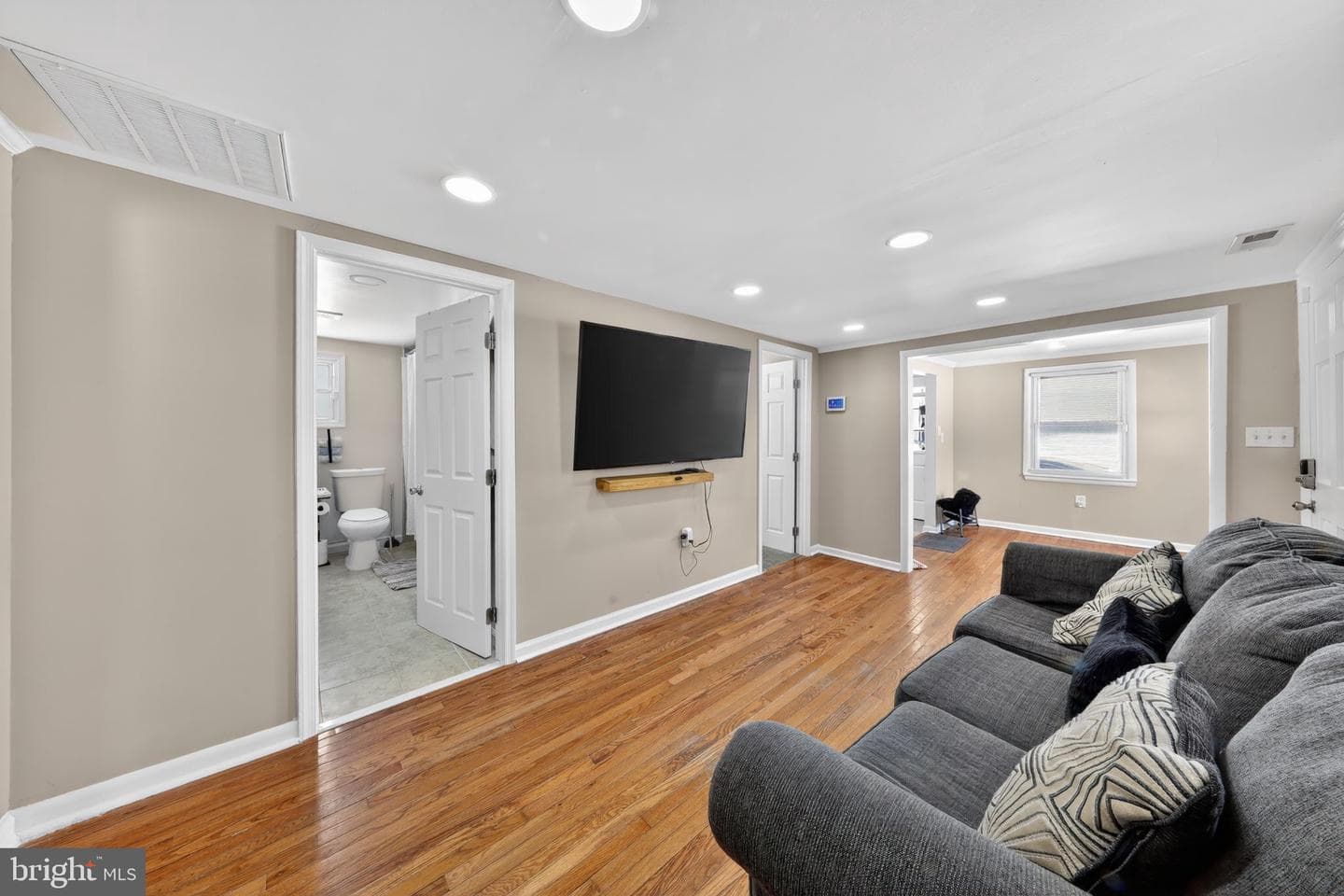 14857 Oakland Road photo 6