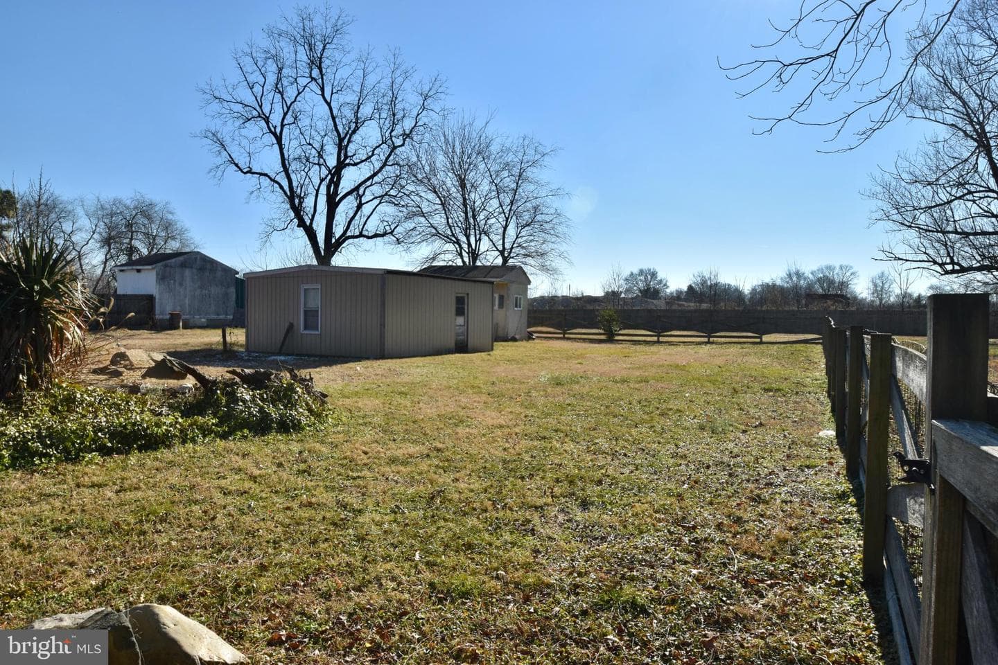 115 Maple Avenue photo 16