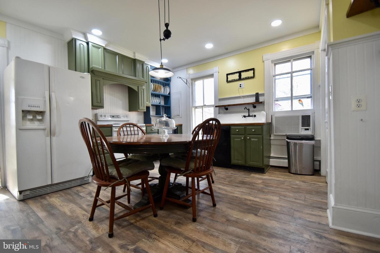 115 Maple Avenue photo 2