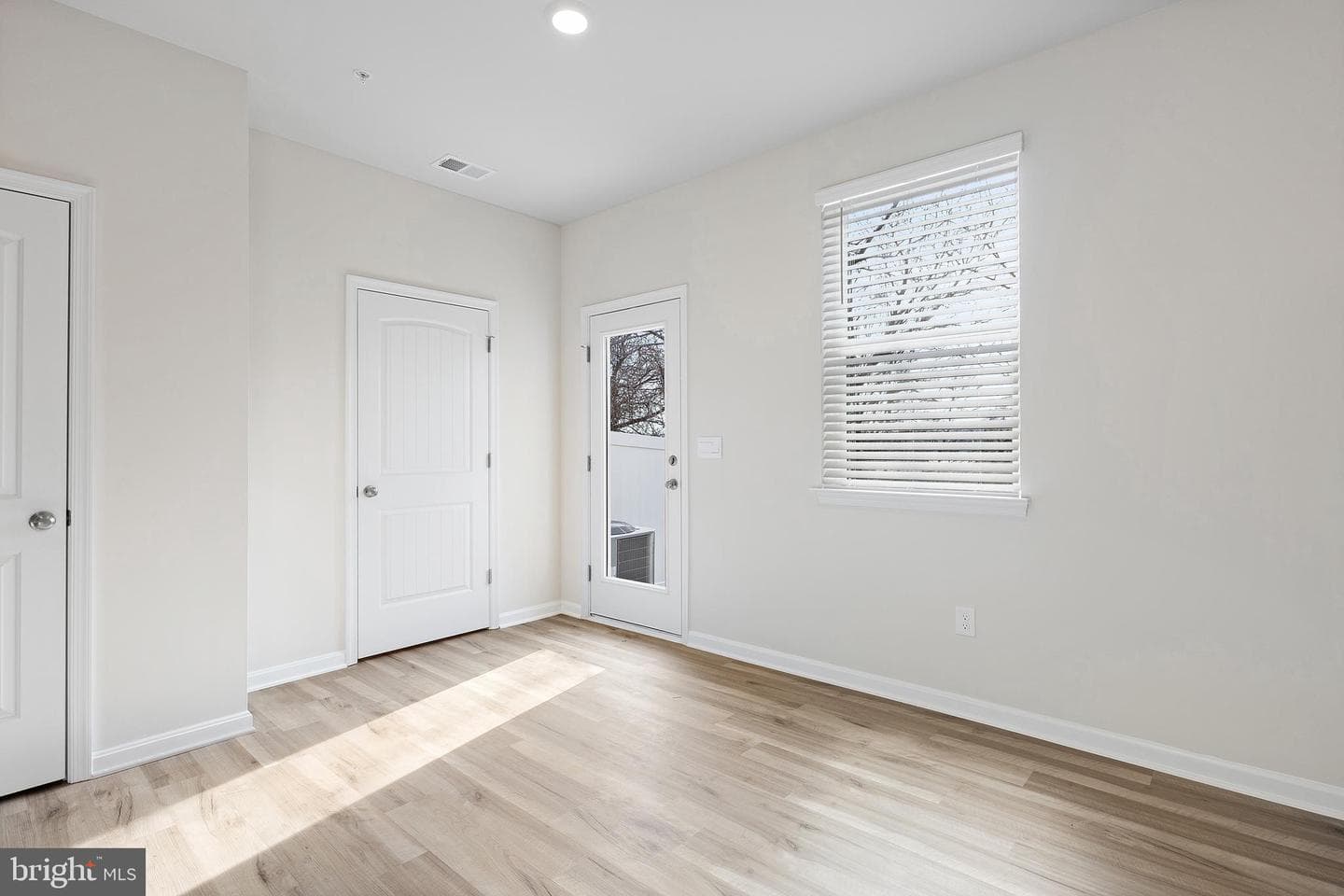 163 Riverwalk Terrace photo 12