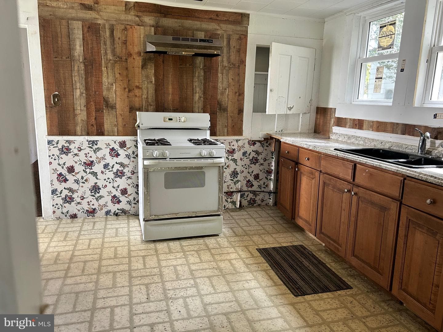 215 Academy Avenue photo 5