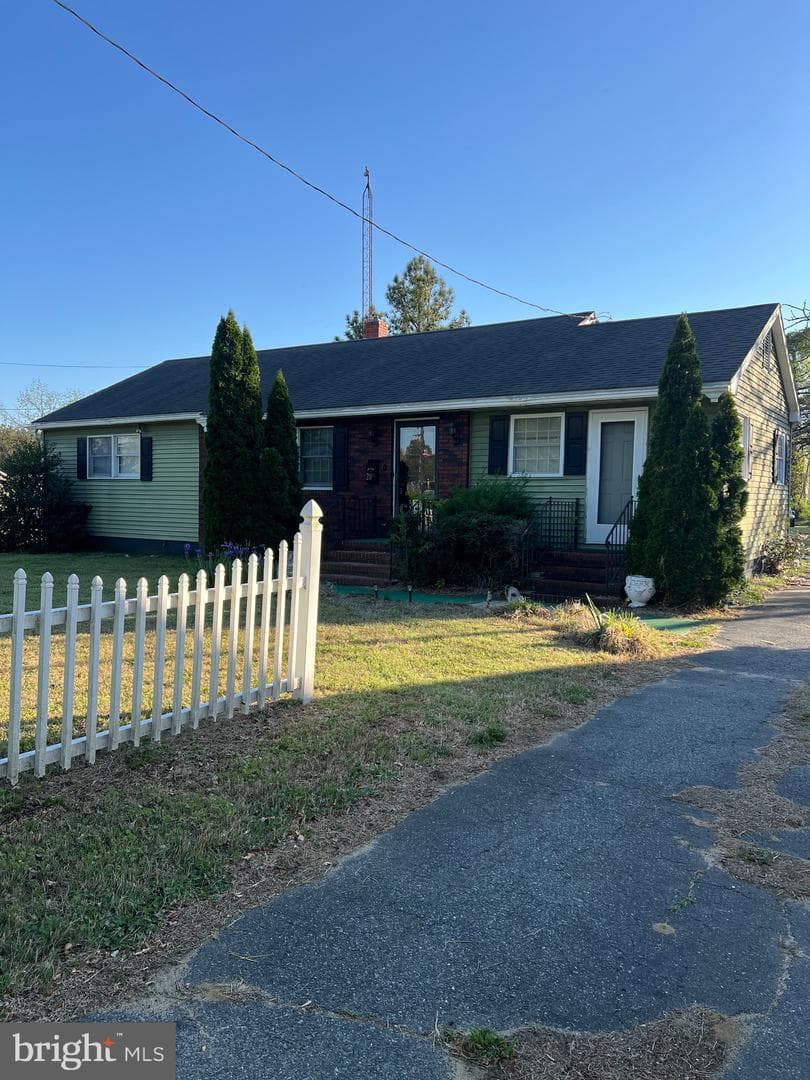 209 Reliance Avenue photo 3