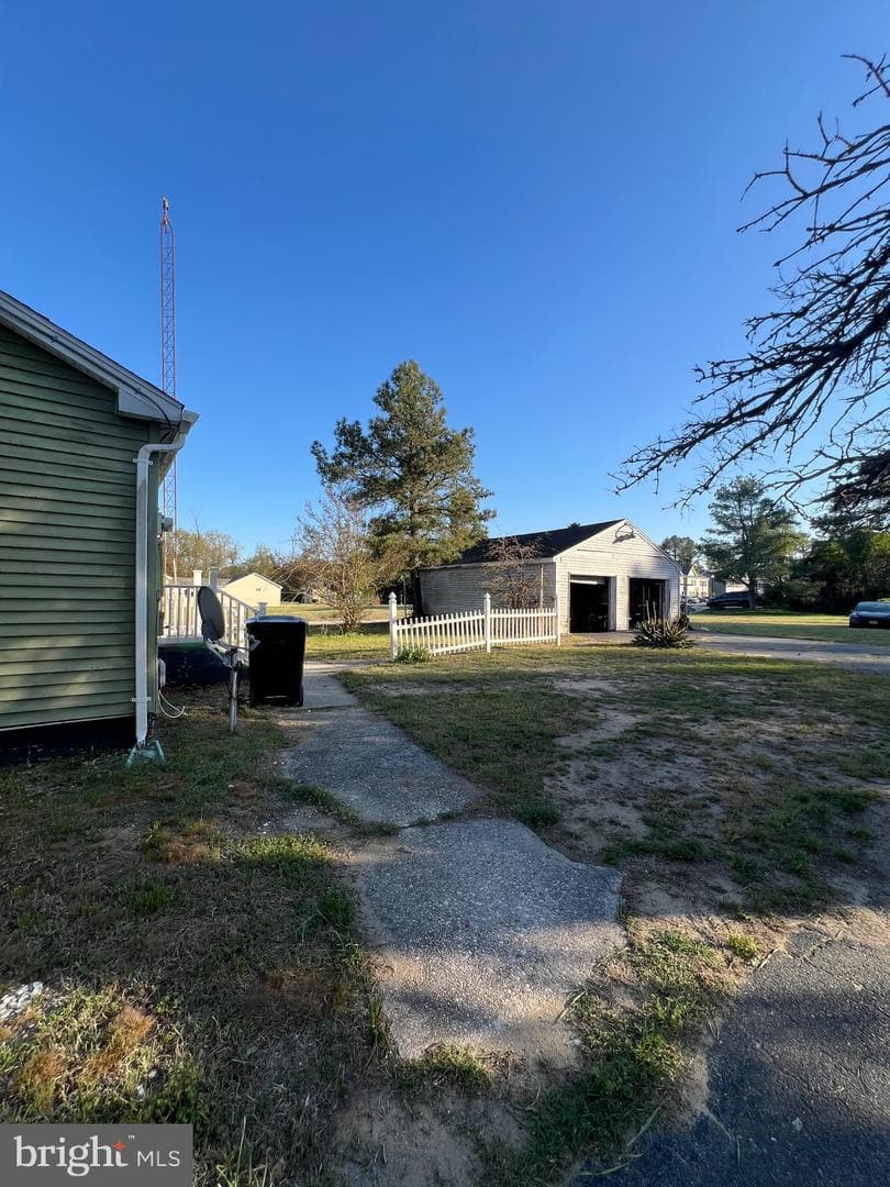 209 Reliance Avenue photo 4