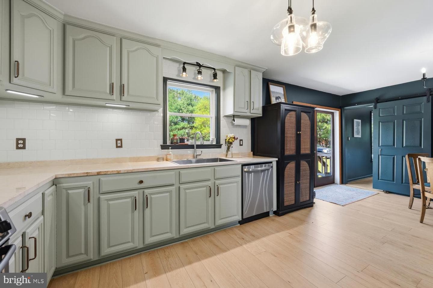 12104 Holly Road photo 23