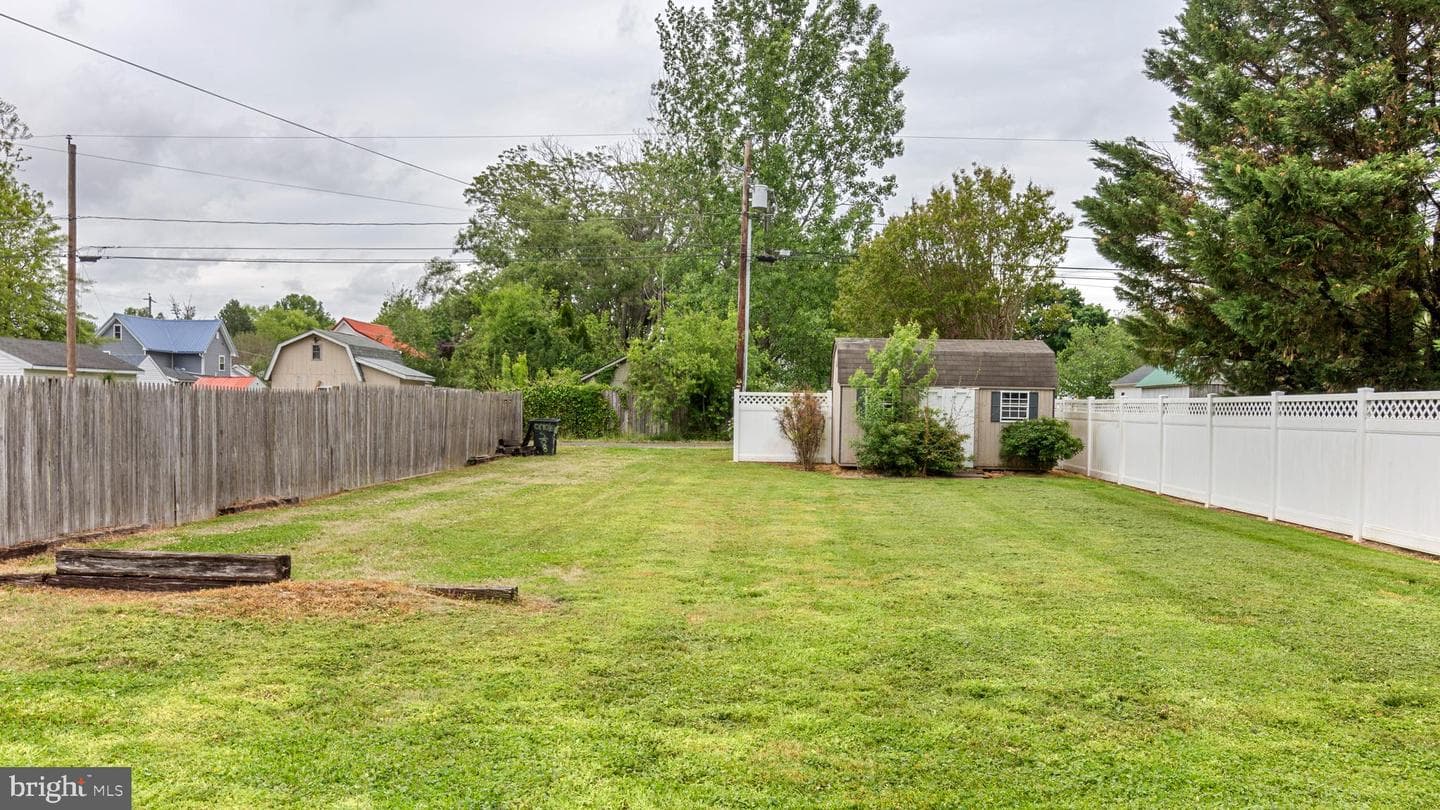 208 Oriole Avenue photo 24