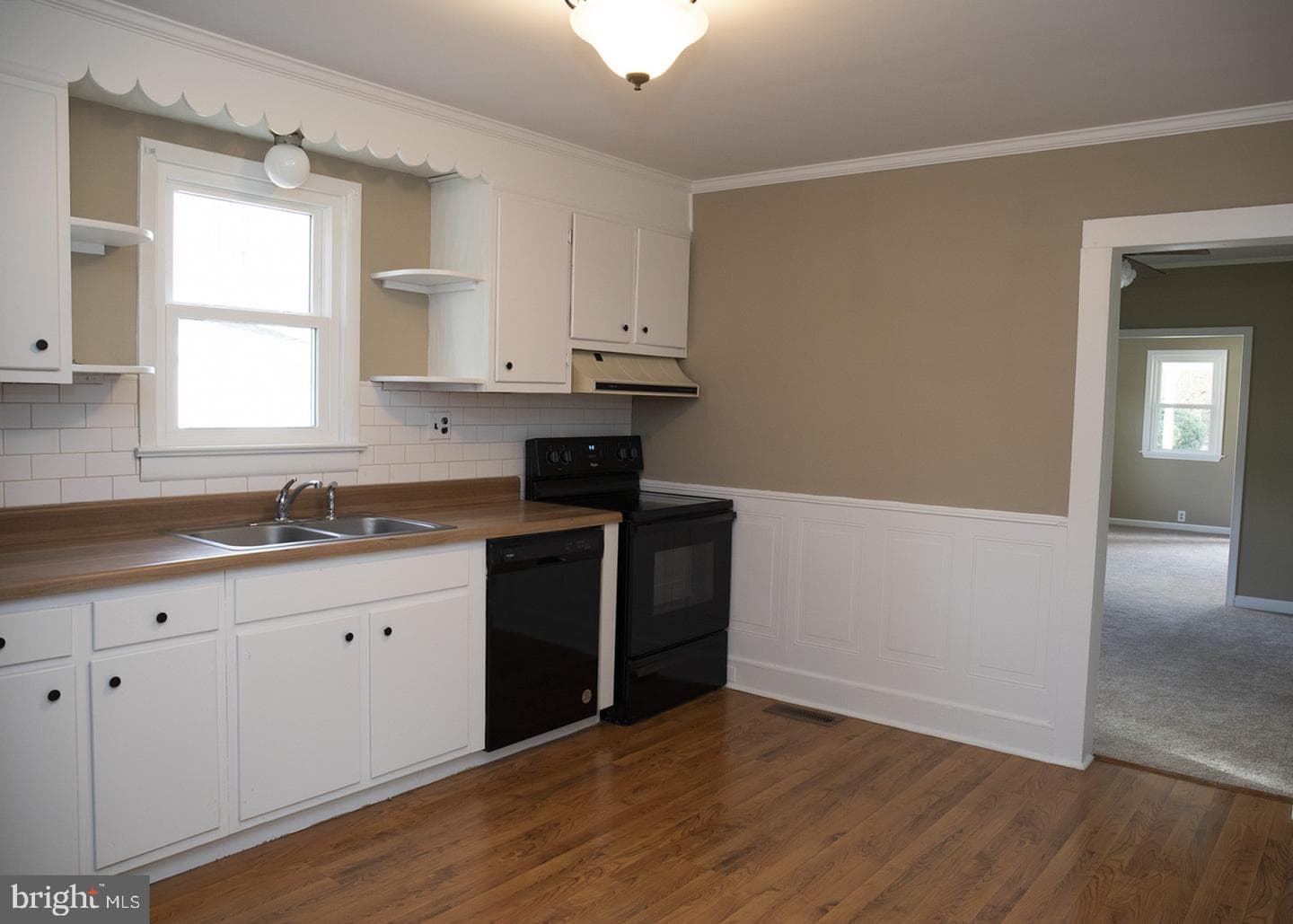 313 Holt Street photo 5