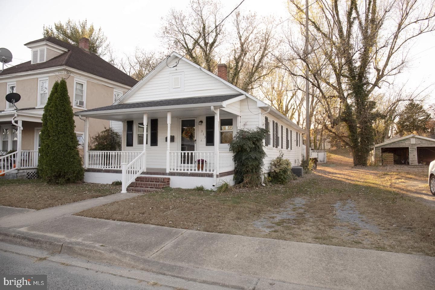 313 Holt Street photo 9